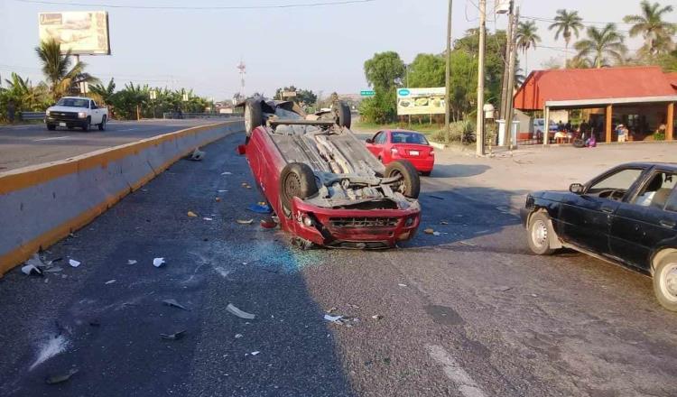 Se vuelca auto en la Villahermosa-Frontera: tres lesionados