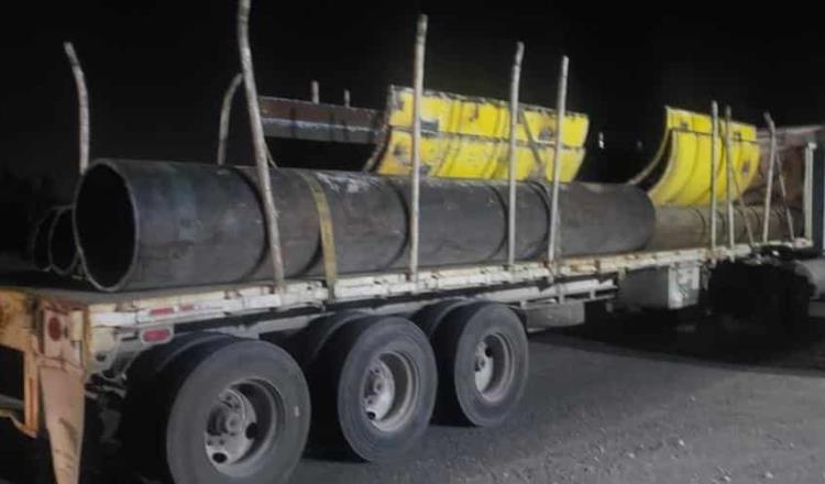 Recuperan un camión con tubos robados en Cunduacán