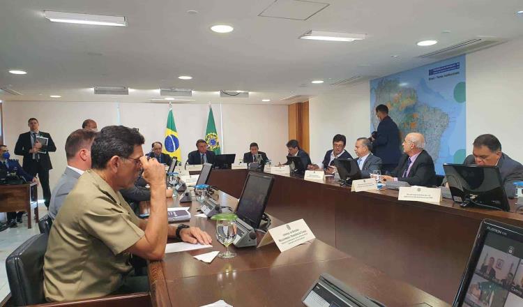 Da Jair Bolsonaro reversa a decreto que permitía a las empresas retener salarios a sus empleados durante el brote de coronavirus