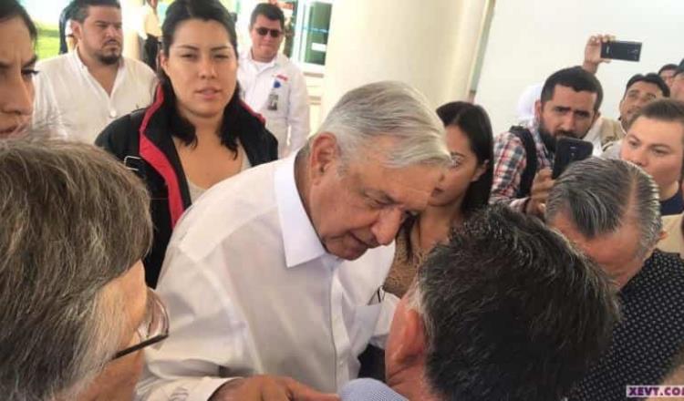 El que llegue a verlo al aeropuerto es porque lo mandaron sus adversarios, advierte Obrador