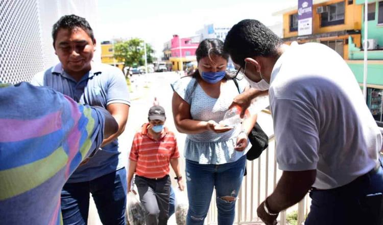 Cierran 50% de accesos al mercado Pino Suárez por prevención del coronavirus