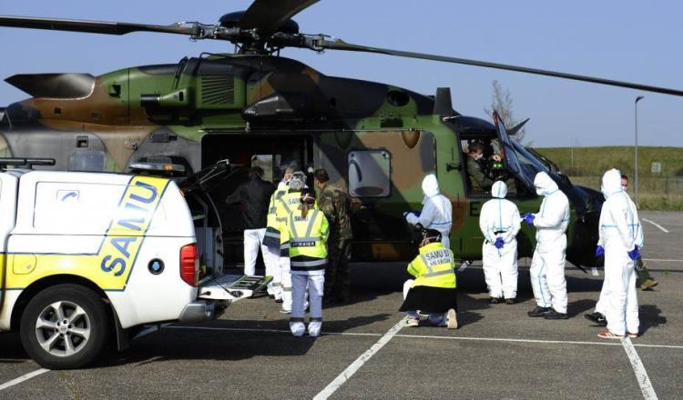 Traslada Francia en helicópteros militares a pacientes con coronavirus a Alemania