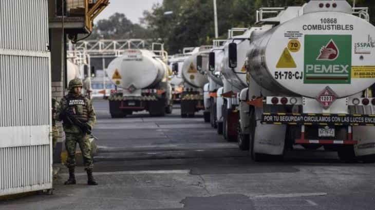 Reporta Pemex incorporación de 900 pipas para distribución de combustible en México