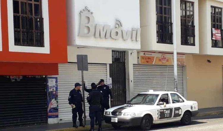 Abren boquete en tienda de celulares del centro de Villahermosa y se introducen a robar