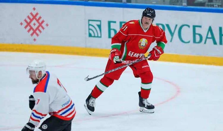 Presidente de Bielorrusia, a favor de seguir con liga de futbol y de hockey