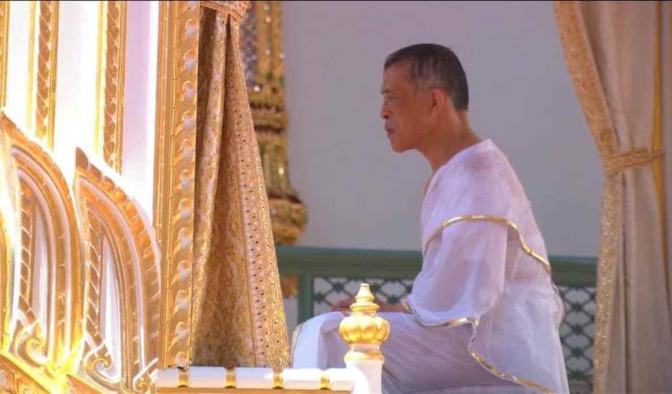 Rey de Tailandia se aísla de pandemia en un hotel de lujo con 20 concubinas