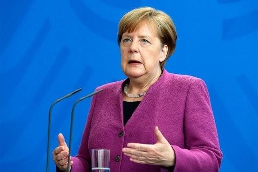 Da canciller alemana Angela Merkel negativo a tercera prueba de coronavirus
