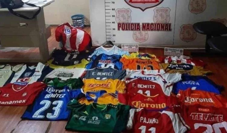 Roban casi mil jerseys de colección a Edgar Benítez