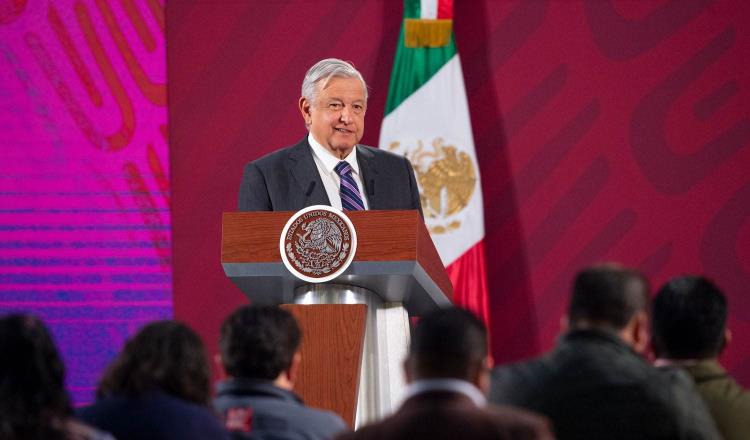 Advierte López Obrador con exhibir a empresas que despidan injustificadamente en contingencia 