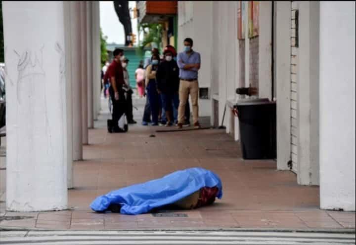 Ciudadanos de Guayaquil Ecuador dejan cadáveres en las calles por miedo al Covid-19