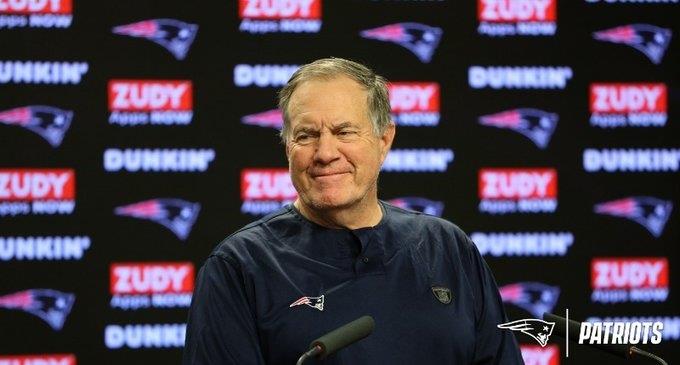 Bill Belichick llama a apoyar a médicos con resguardo