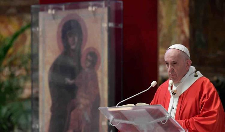 Hay que estar al lado de los pobres; defenderlos no es ser comunista, dice el Papa Francisco