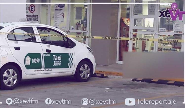 Taxista fallece a las afueras de una farmacia en periférico de Villahermosa