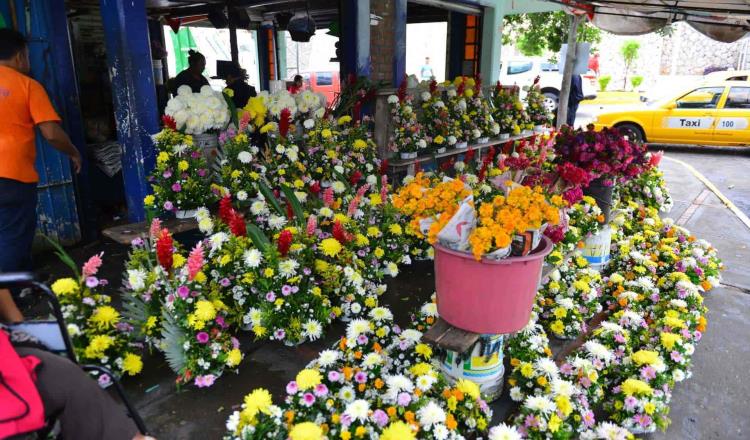 Amenazan con multar a comerciantes del Mercado de las Flores si no cierran por emergencia sanitaria
