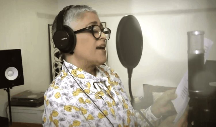 Comparte López Obrador canción que busca animar a la gente ante pandemia; la interpreta Eugenia León