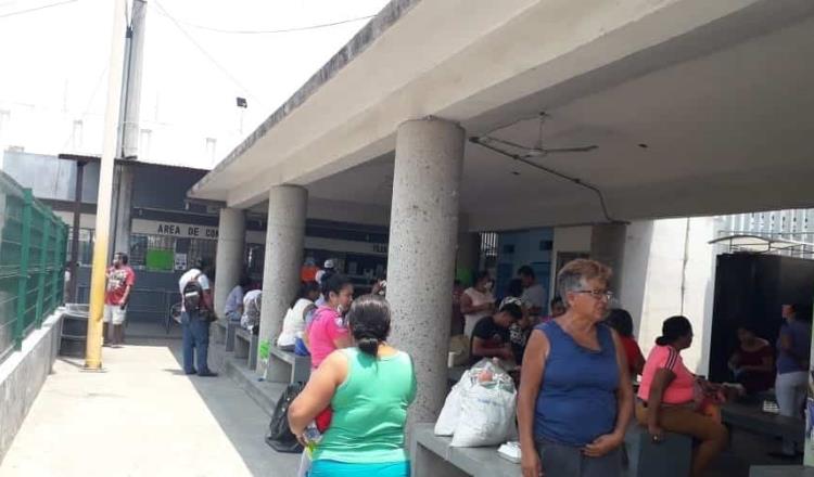 Con medidas de seguridad, acuden familiares de reos a dejarles alimentos