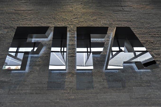 FIFA podría abrir tercera temporada de fichajes después de verano