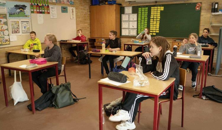 Dinamarca reabre escuelas tras aislamiento por coronavirus