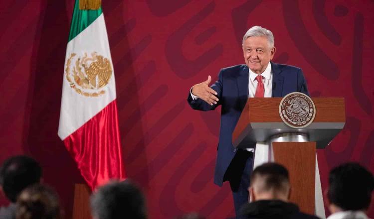 Convoca Obrador a médicos mayores de 60 años a retomar sus labores en hospitales