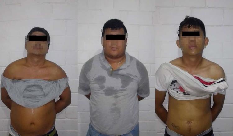 Detienen a 3 sujetos tras robar una camioneta… en Comalcalco