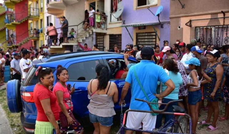 Bloquean habitantes de Bicentenario carretera Villahermosa-Teapa para pedir apoyo