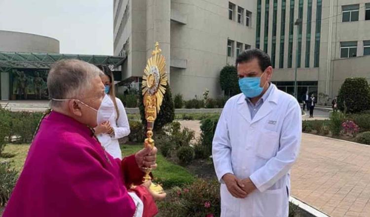 Arzobispo de Toluca visita hospitales con el Santísimo, para bendecir al personal médico y a los pacientes
