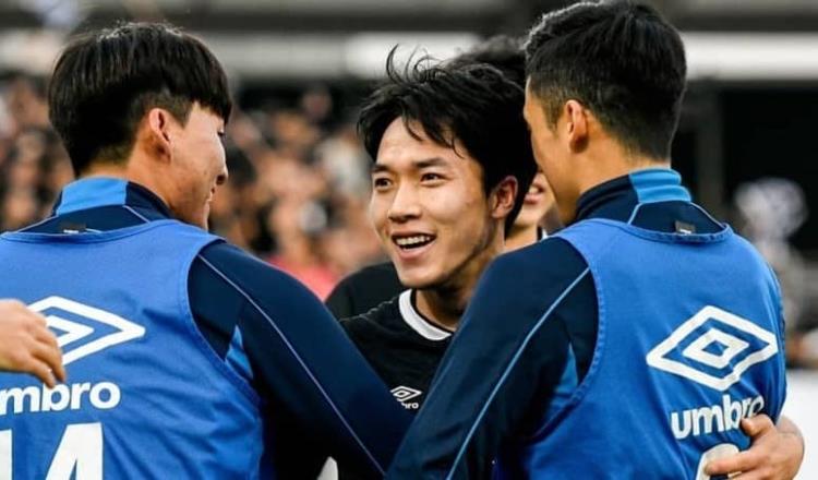 Dan permiso para partidos de futbol amistosos en Corea del Sur