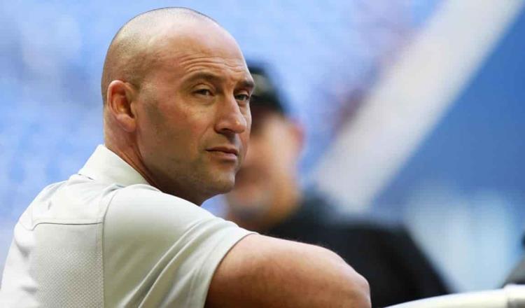 Renuncia Derek Jeter a sueldo en los Marlins de Miami