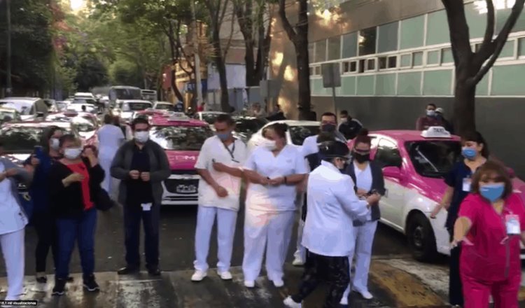 Cierran vialidades médicos y enfermeras del ISSSTE en la Ciudad de México en demanda de insumos para atender el Covid
