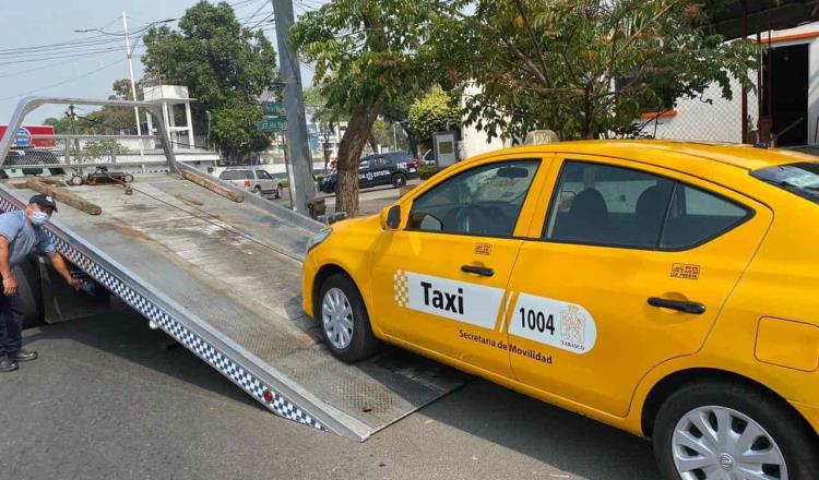 Aseguran a chofer de taxi por violar filtro vial en el Centro