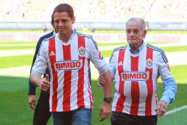 Chicharito agradece muestras de solidaridad por su abuelo