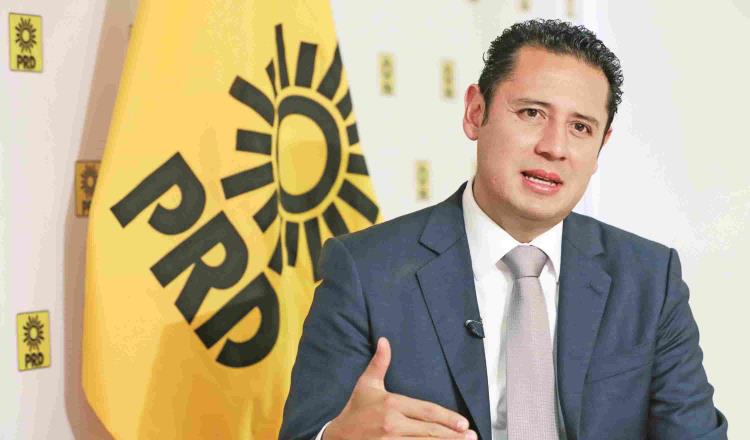 PRD presenta ante el INE queja contra AMLO por créditos a Mipymes