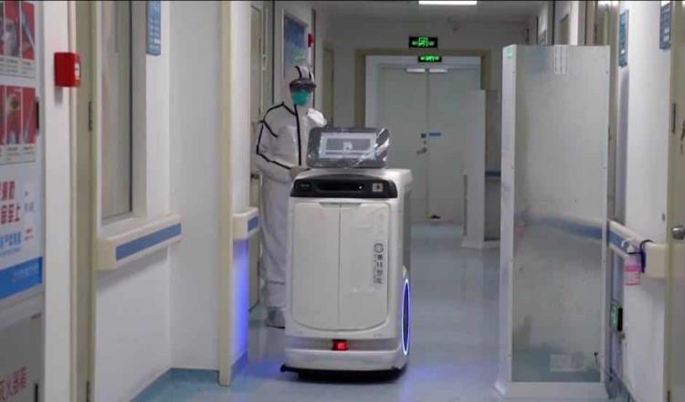 Desinfectan hospital que atiende paciente de Covid-19 en Ecuador con robots