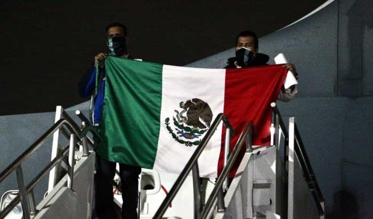 Repatrian a seis mexicanos varados en Nepal ante pandemia