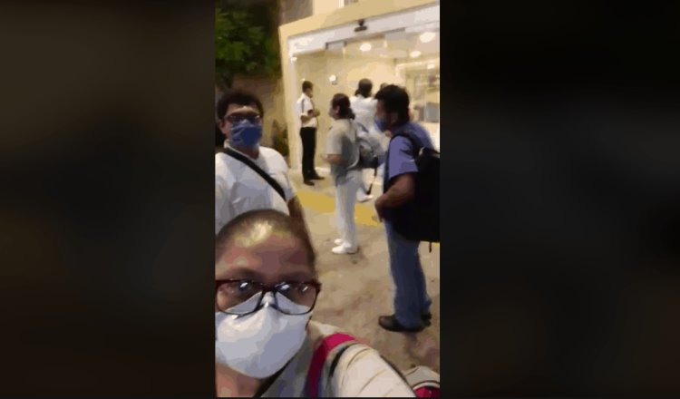 Se hospeda personal médico en hotel de Villahermosa ante falta de transporte para regresar a sus casas