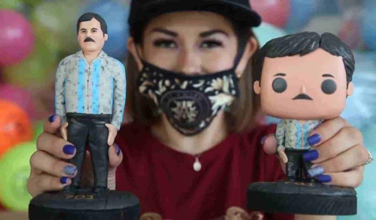 Hija de El Chapo regala a niños figuras y juguetes con la imagen de su papá