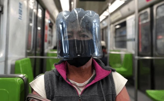 Mujer viaja de la CDMX a Edomex con un garrafón en la cabeza para evitar contagiarse de Covid-19