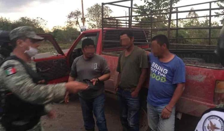 Detienen a 3 guatemaltecos en Balancán por trasladar cervezas de manera clandestina