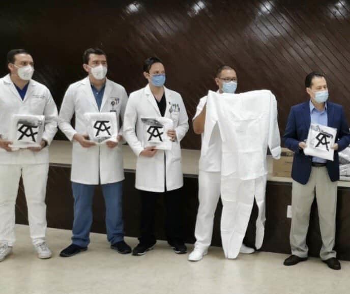 Canelo dona 950 kits médicos en Guadalajara