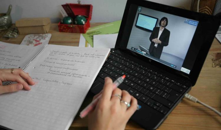 La pandemia adelantó 5 años el uso de la tecnología virtual educativa y representa un reto para muchos maestros