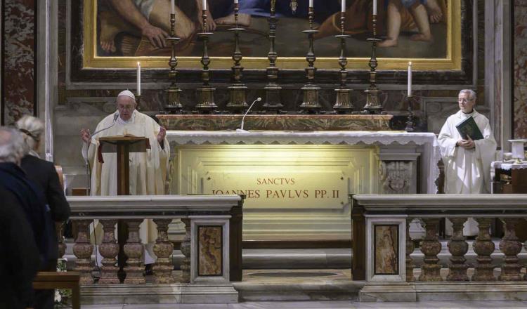 Juan Pablo II debe ser un símbolo que inspire a los jóvenes a caminar con Jesús: Papa Francisco