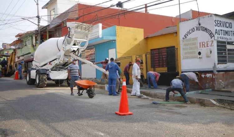 Invierte ayuntamiento de Centro 6 mdp para reconstrucción de banquetas en la colonia Gil y Sáenz