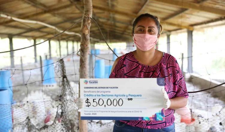 Yucatán entrega créditos a productores para que conserven sus negocios durante la pandemia
