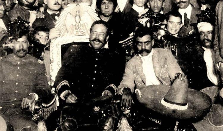 Ventila Andrés Manuel que mandó a limpiar la silla presidencial antes de usarla, por creencia de brujería de Emiliano Zapata
