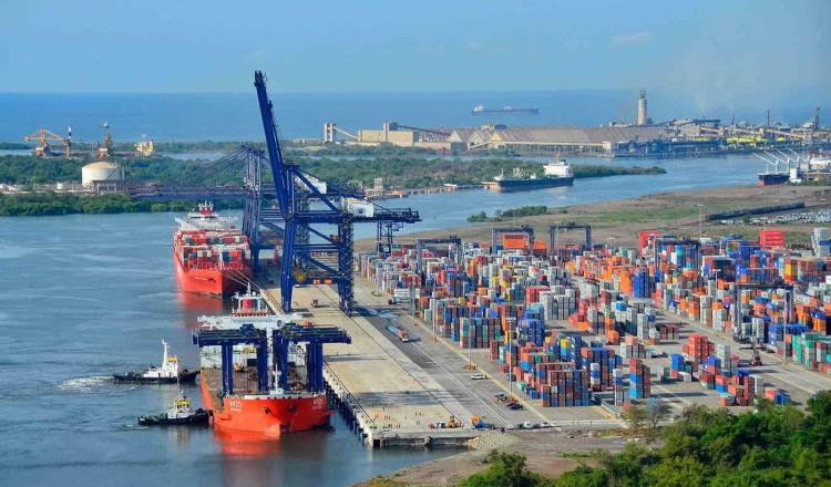 Aseguran dos buques con diésel de contrabando en Michoacán