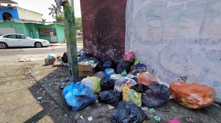 Cocina Ayuntamiento exhortos a comercios del Centro Histórico por sacar la basura a destiempo