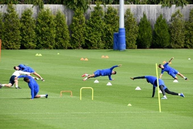 Liga de Inglaterra autoriza entrenamientos grupales y con contacto