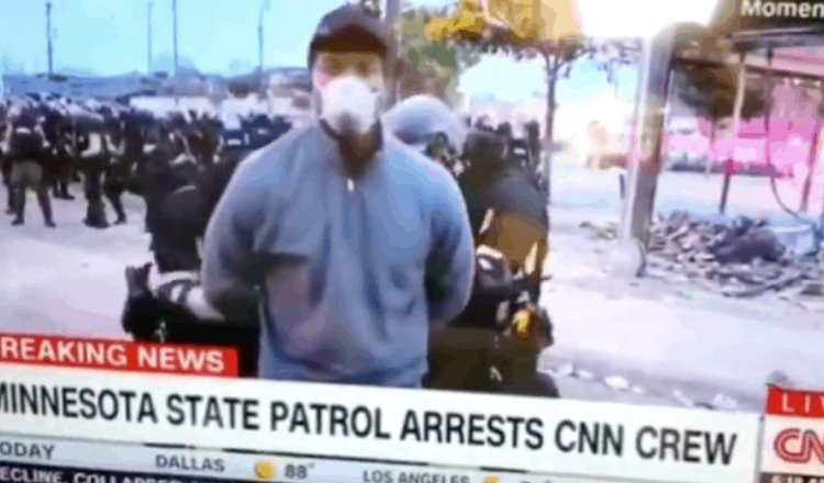 Detienen a Reportero de CNN mientras transmitía en vivo protestas en Minneapolis
