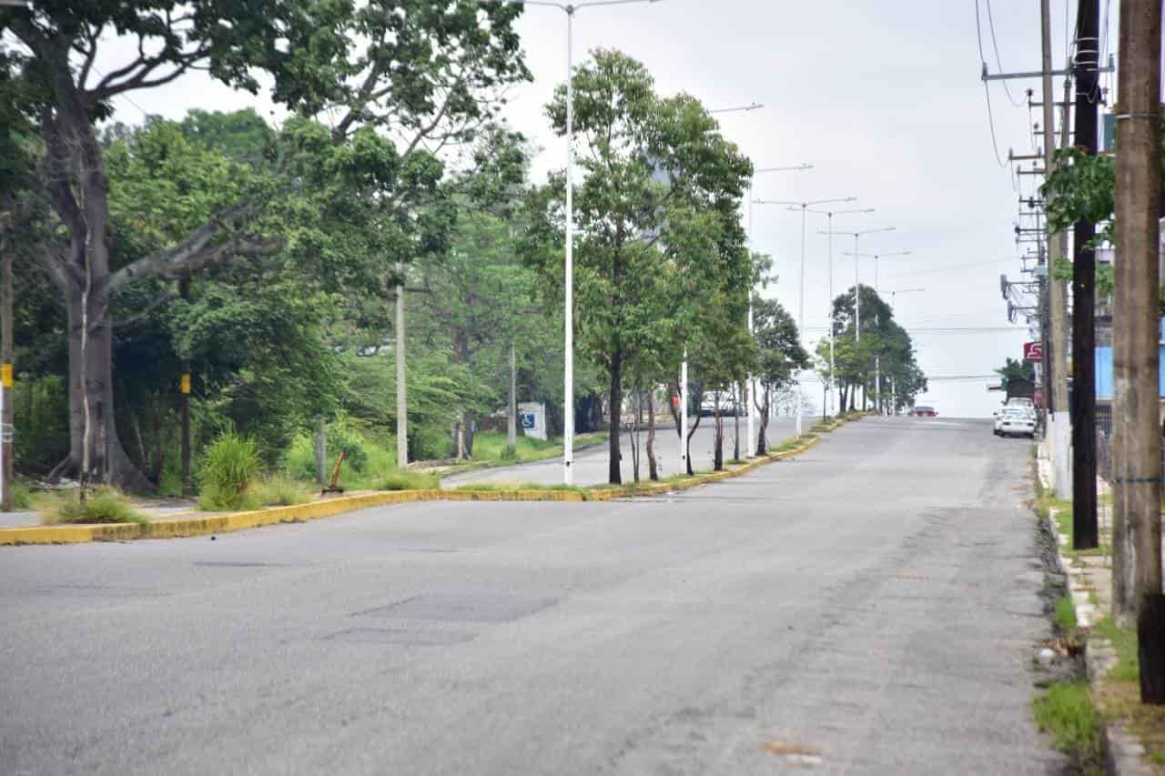 Cierre de comercios y lluvias reducen movilidad en la calles de Villahermosa