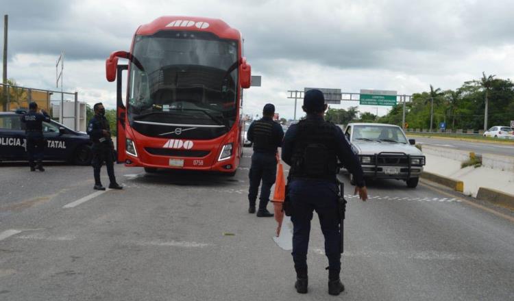 Aseguran en filtros sanitarios dos autobuses y un taxi por circular con exceso de pasaje